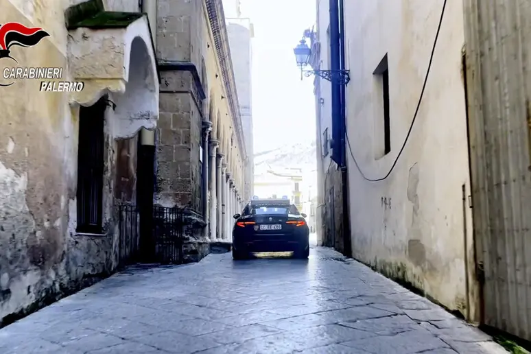 Arrestati zio, nonno e genitori per abusi su sorelline minori a Monreale
