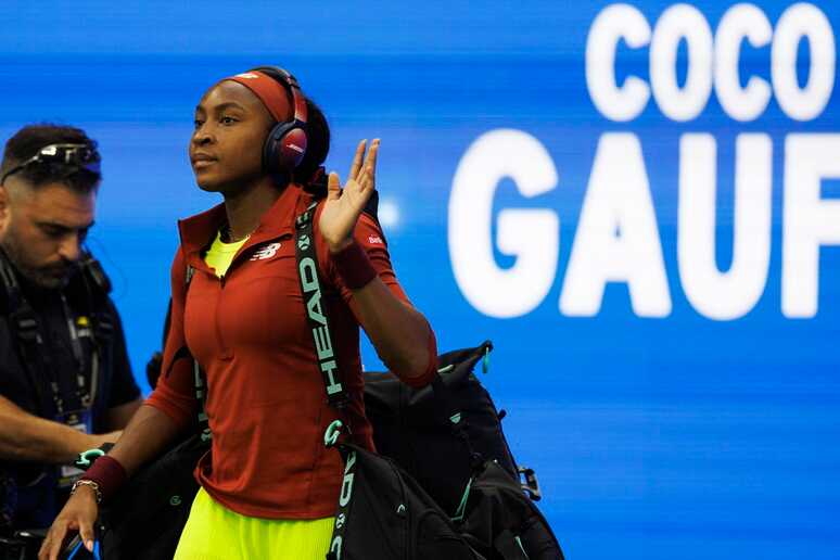 Protesta ambientalista sospende semifinale singolare femminile agli US Open: 'stop ai combustibili fossili'