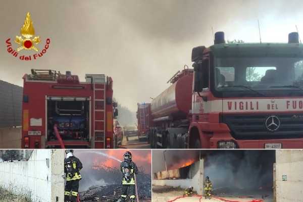 Vvf a San Mauro Marchesato per incendio in discarica