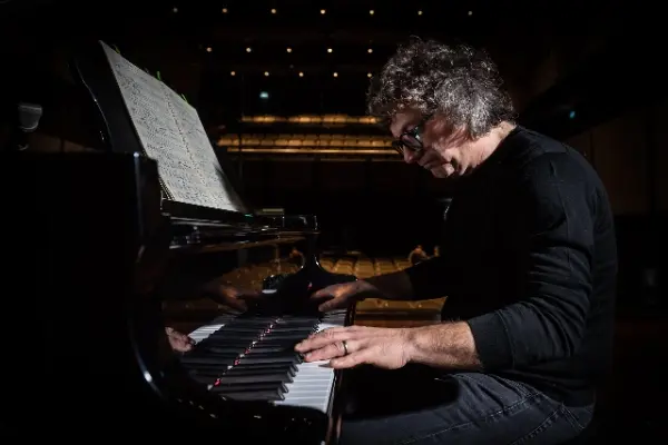 XX Festival d'autunno, venerdì il concerto di Remo Anzovino: «La Calabria? Una terra che amo»