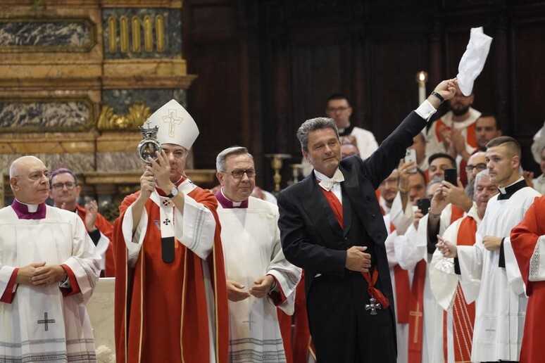 San Gennaro: Il Miracolo della liquefazione accolto da applausi a Napoli