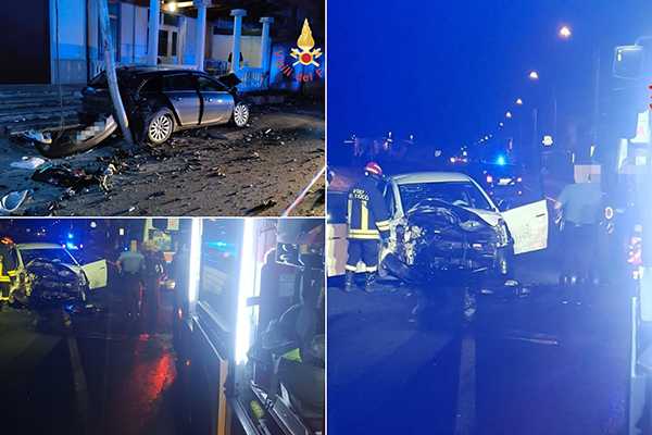 Vvf: SS106 Botricello incidente stradale - Auto si schianta violentemente contro una Opel parcheggiata un ferito