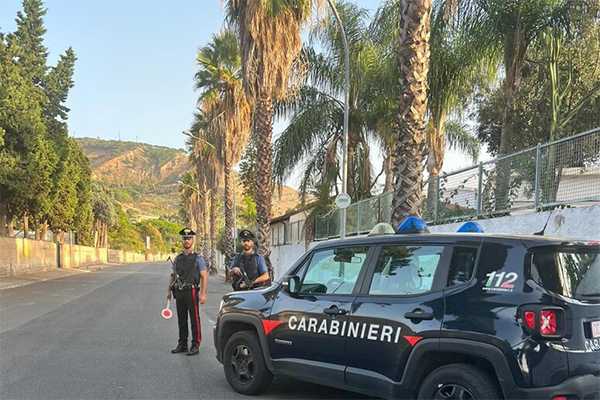 Arrestato a Reggio Calabria mentre tentava di disfarsi di cocaina durante un controllo stradale