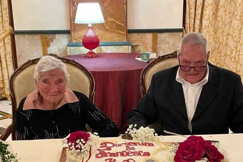 Buon Compleanno Domenico e Francesca: 102 Anni e 77 di Matrimonio – La Storia Straordinaria dei Nonni di Calabria