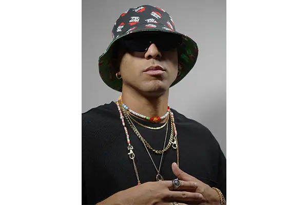 Disponibile in radio e in digitale "Nessuna Emozione", il nuovo brano del poliedrico rapper milanese Fre Feat. Young Signorino