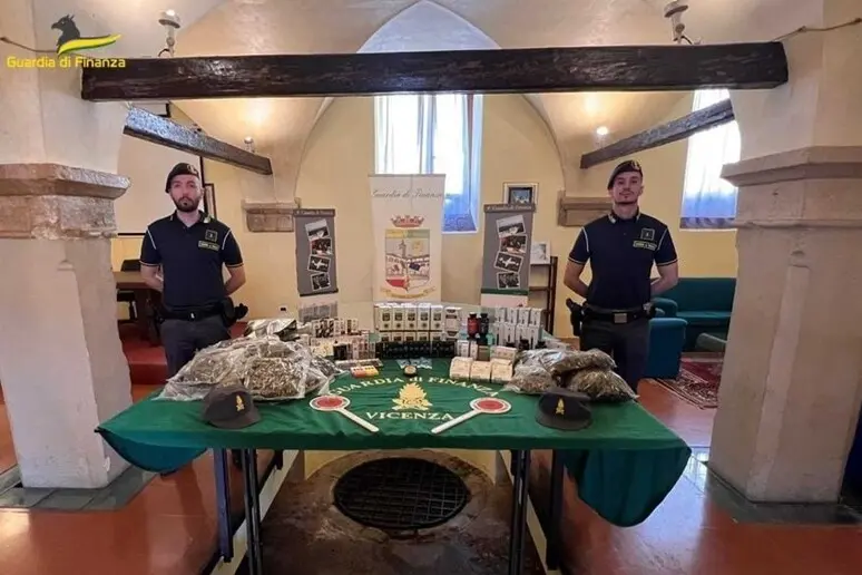 Operazione nei cannabis store di città e provincia. Fiamme gialle sequestrano oltre 12 chili di cannabis nel Vicentino