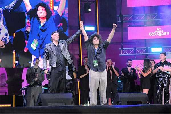 Grande successo per il 65° Festival di Castrocaro, nella serata finale condotta da Clementino e Manola Moslehi ha vinto il rapper Djomi.
