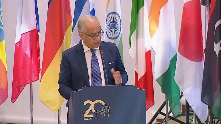 Italia e la sfida dei trafficanti di esseri umani: cooperazione globale e nuove iniziative contro un business da 7 miliardi
