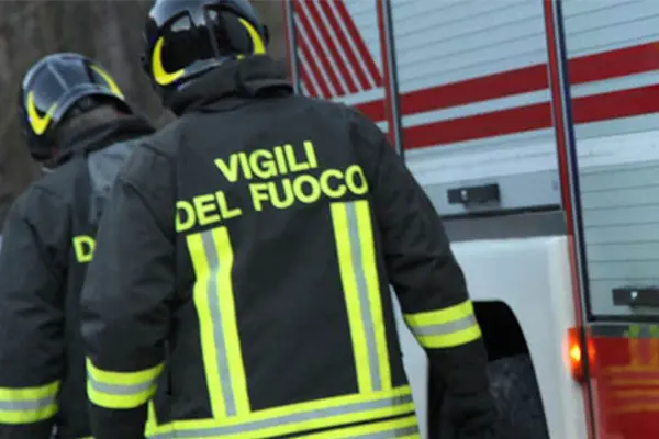 Incendio doloso ostacola la costruzione di scuola a Catanzaro: Appello del Sindaco Fiorita