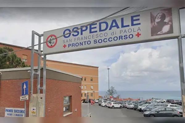 Aggressione in pronto soccorso: medico frattura la mascella, giovane denunciato