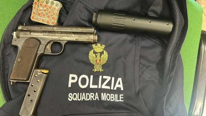 Arresti a Cosenza: marijuana e pistola con silenziatore scoperte in due distinte operazioni
