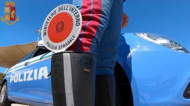 Lamezia Terme: la Polizia denuncia un giovane a bordo di un’autovettura rubata.
