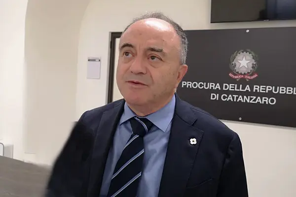 Gratteri: 'nervi d'acciaio e spalle larghe nell'affrontare poteri influenti'