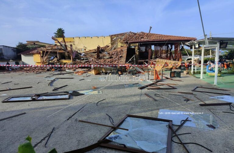 Esplosione distrugge pizzeria "Aurora" a Capo Vaticano