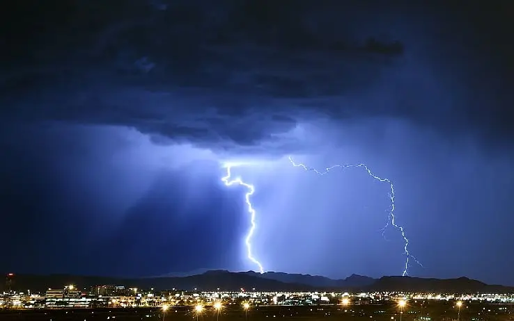 Previsioni meteo. Emilia Romagna in Allerta Rossa, Scuole Chiuse a Massa Carrara, Milano sotto osservazione