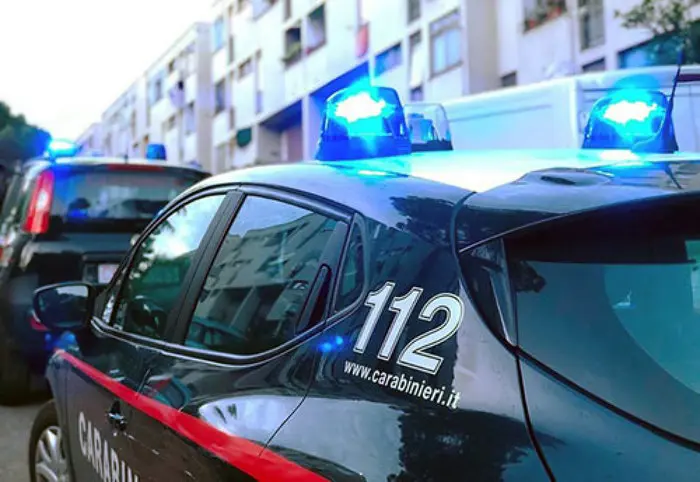 Tragedia familiare nel bergamasco: figlio uccide padre a coltellate e ferisce gravemente madre