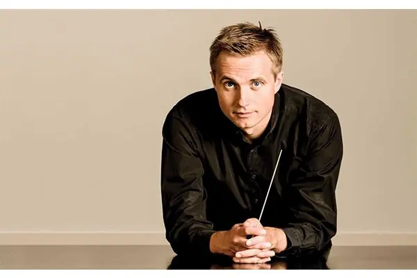 Vasily Petrenko dirige la Filarmonica della Scala nella Prova Aperta a sostegno di Cooperativa Comunità Progetto