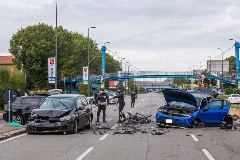 Tragedia notturna a Milano: (aggiornamento) Autista della Golf accusato d'omicidio stradale incidente mortale con due vittime