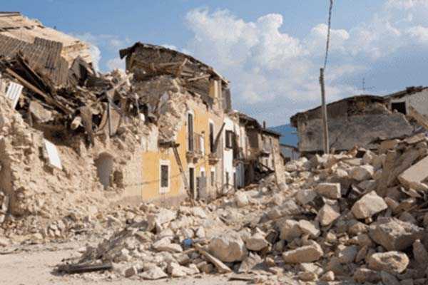 Terremoto in Nepal, sale a 157 il bilancio dei morti