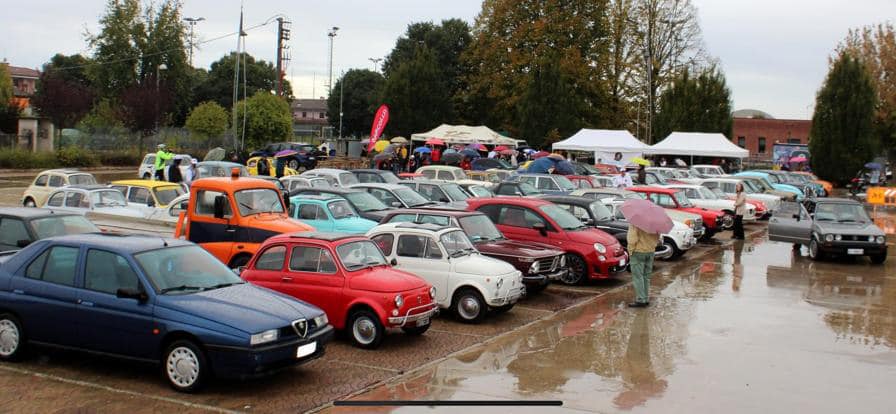 “Raduno di auto e moto d’epoca – Per i nostri angeli vittime della Strada”, piazza della Repubblica Gremita nel ricordo di Mattia Caci