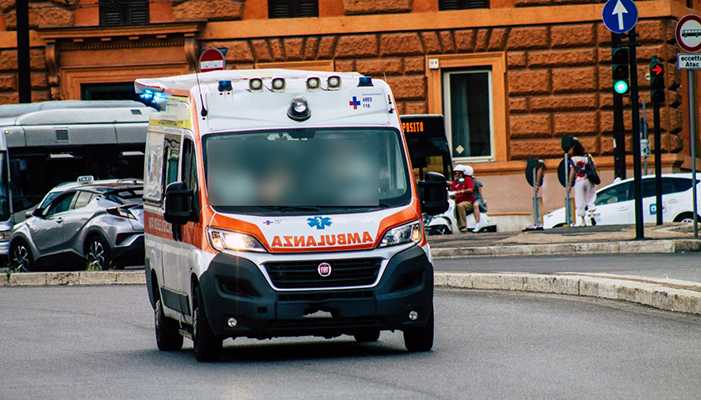 Infortunio sul lavoro. Incidente critico in fabbrica di forni industriali a Milano