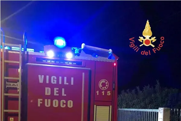 Incendio di abitazione. Intervento eroico dei Vvf nel comune di Borgia: salvato giovane