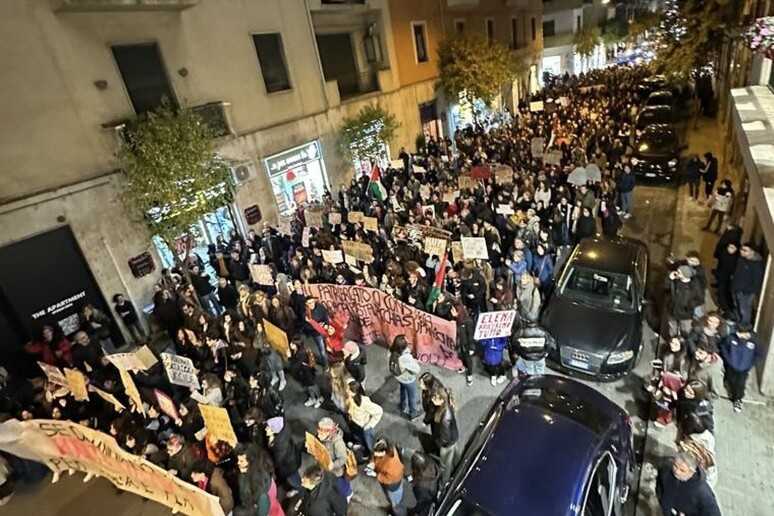 Manifestazione a Cosenza: tutti uniti contro la Violenza sulle Donne
