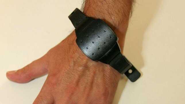 Uomo arrestato ad Assisi dopo aver tagliato in diretta su Facebook il braccialetto elettronico