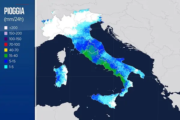 Previsioni meteo avverse: piogge, neve e allerta gialla in diverse regioni d'Italia. L'evoluzione con dettaglio