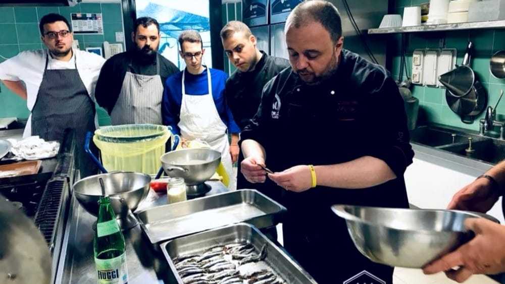 Lo chef Alfredo Iannaccone porta avanti il suo ambizioso progetto di sostenibilità e recupero dello scarto del mare italiano.