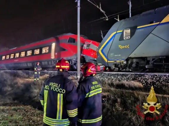 Urto tra treni: (aggiornamento) torna regolare circolazione su Alta Velocità