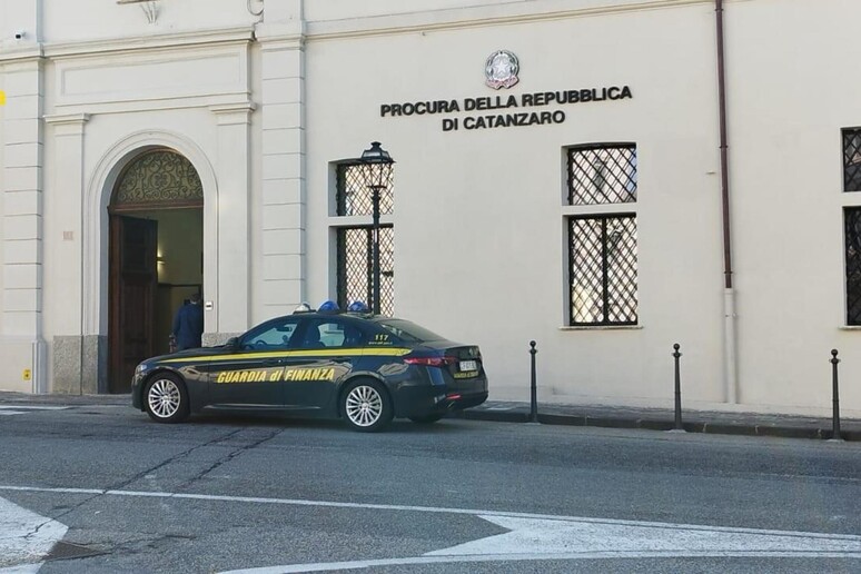 Arrestato imprenditore catanzarese per bancarotta fraudolenta e reati fiscali