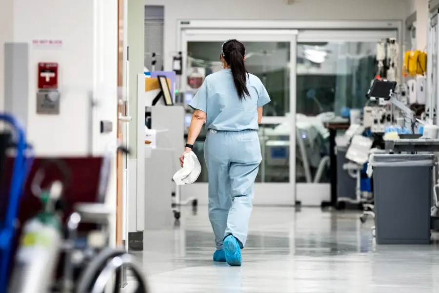 Tra disagi e speranze di rinascita, auguri di Buon Natale da parte nostra agli infermieri alle ostetriche e a tutti i professionisti