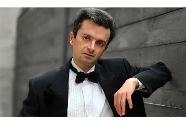 Amici della Musica, a Catanzaro il pianista Andrea Bacchetti con il suo viaggio “Da Bach a Chiambretti”