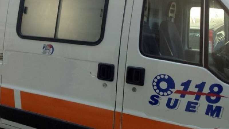 Insulta e schiaffeggia operatori sanitari in ambulanza a Vibo Valentia