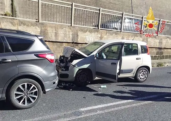 Catanzaro: incidente stradale bilancio 4 feriti, pronta risposta dei Vvf