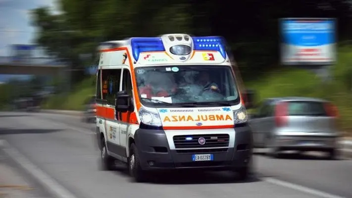 Terribile incidente nella notte: 2 vittime e 4 feriti gravi