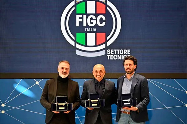 Calcio. Vincenzo Vivarini premiato con la panchina d'Oro.