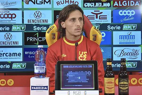 Jacopo Petriccione: dal Rosso-Blu di Crotone al Giallo-Rosso di Catanzaro parla del passaggio, del Futuro e della Serie B Video