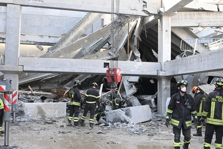 Tragedia a Firenze: quattro operai deceduti, lutto e ricerca senza sosta