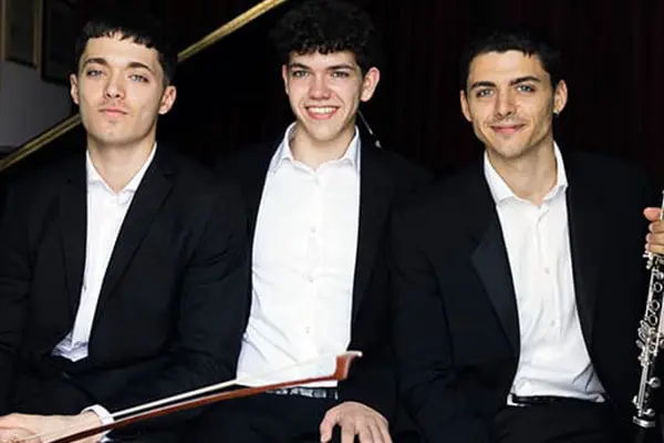 AMA Calabria, a Lamezia Terme l’affascinante viaggio musicale del Trio De Feo