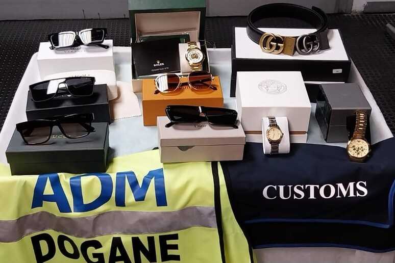Sequestrati beni di lusso contraffatti all'aeroporto di Reggio Calabria