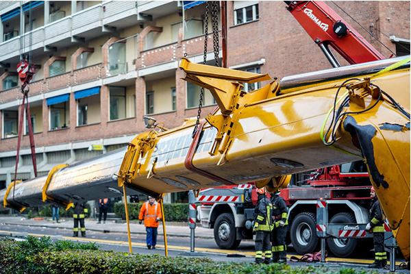 Giustizia in bilico: Torino si mobilita per il crollo mortale della gru