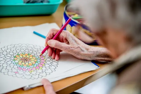 Colorando la serenità: il potere terapeutico dei Mandala per la mindfulness e il benessere