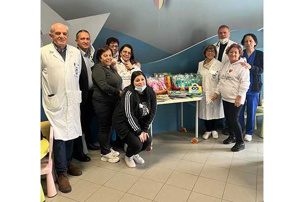 Il Sindaco Saverio Simone Puccio porta sorrisi ai bambini dell'Oncoematologia Pediatrica