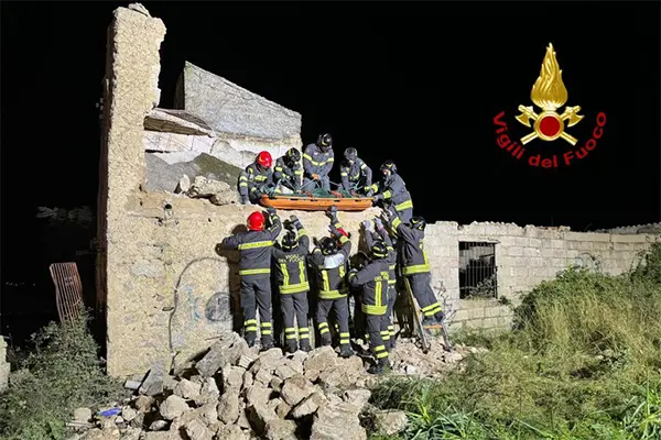 Tragedia a Nuoro: crolla solaio, due giovani vite spezzate di 14 e 15 anni