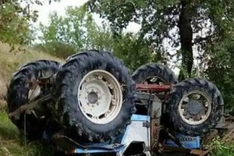 Calabria. Tragedia in campagna: Domenico Carlomagno muore schiacciato dal proprio trattore