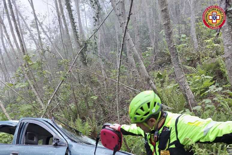 Tragedia nel Cosentino: Precipita con l'auto 70 metri, anziano scomparso ritrovato morto