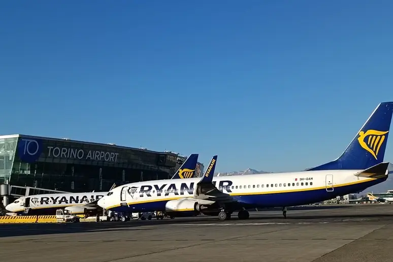 Incidente in volo: decesso di un passeggero sul volo Torino-Lamezia.