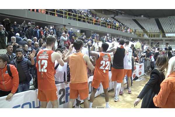 Myenergy Reggio Calabria Accede al Playoff nonostante la Sconfitta contro la Power Basket Salerno (Video)